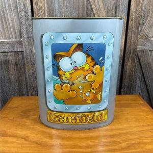 Garfield Metal Trashcan‎